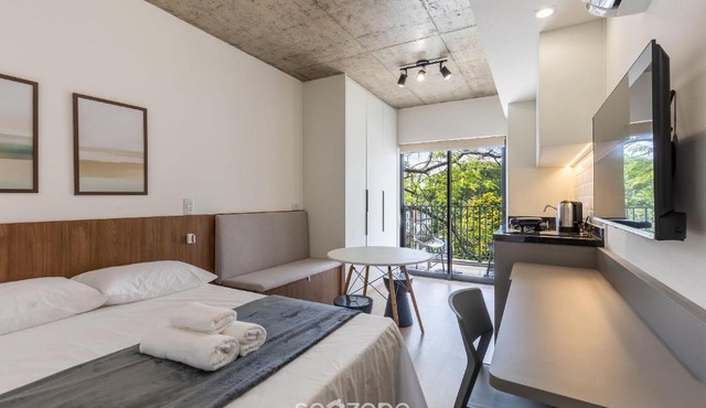 Studio in Condo w/BBQ 5 min from PUC EBI0303