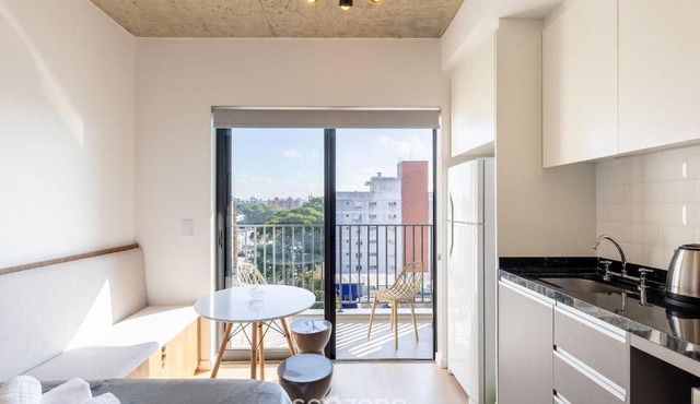 Studio in Condo w/gym 350m from PUC EBI0603