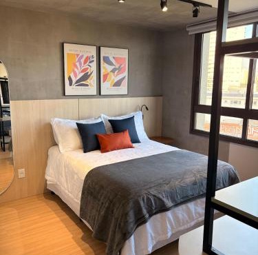 Studio moderno, perto de tudo com garagem e ar
