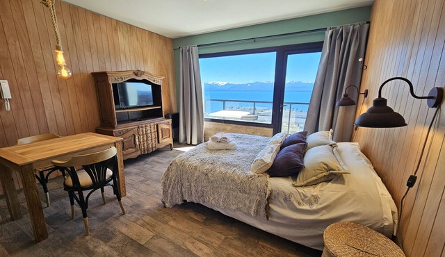 Suizo II Romantic apartment with Nahuel Huapi Lake