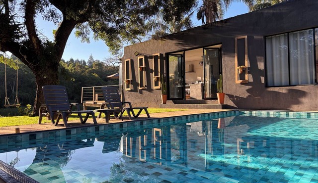 Swimming pool, fireplace, complete leisure area with barbecue in Ibiúna, 1 hour from São Paulo. in Ibiúna