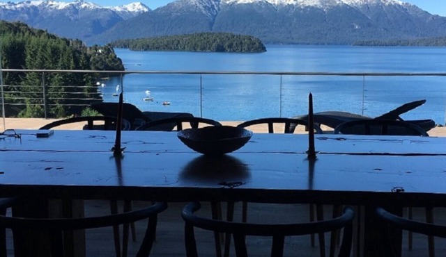 Tanière. Contemporary design house. Breathtaking lake view.