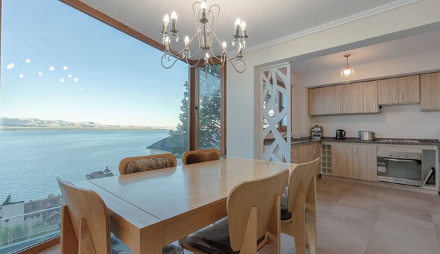 TD6 - Amazing 3 Bedroom Apartment - Terrace and Stunning Lake Views