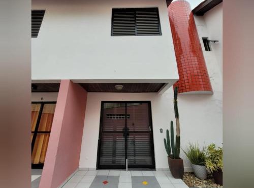 Triplex White em Caiobá-Matinhos-Pr a 200 mt do mar