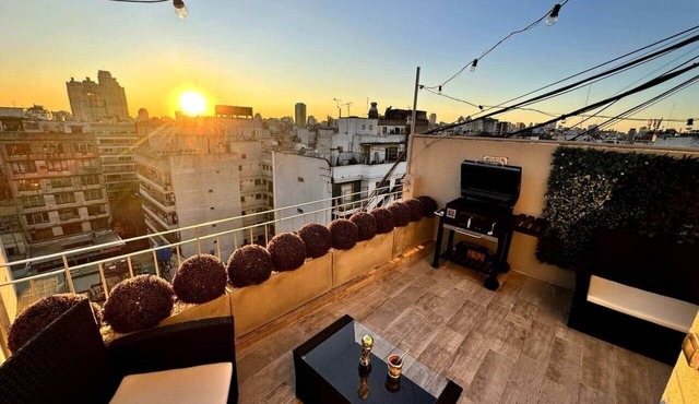 Una noche en la Ciudad de la furia:Terraza privada