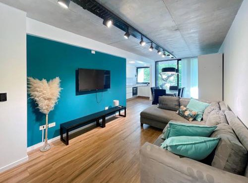 Urban Retreat Elegant Modern Apartment with Balcony in Villa del Parque
