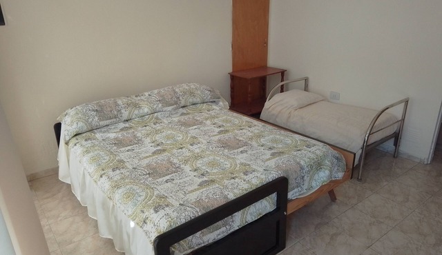 VC1 - Room with Private Bathroom. First floor. Direct access from the street.