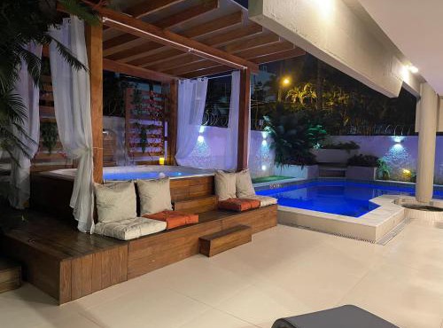 Vila linda com SPA e Piscina a 50 metros da Praia in Guarujá