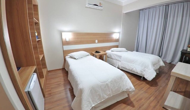 Walk to Bella Citta Shopping From This Downtown Solo Retreat