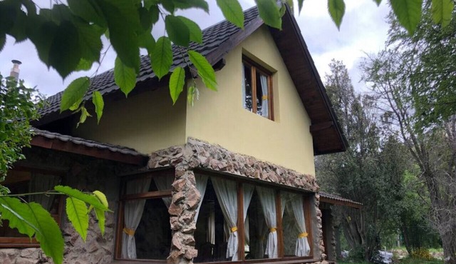 Yellow Cottage Duendes Del Maiten