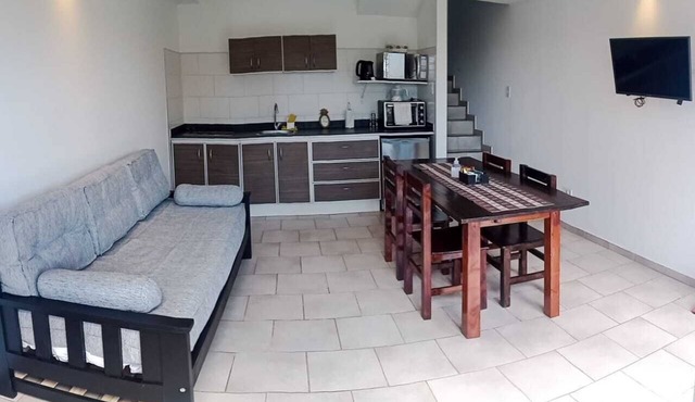 Your Lakeside Paradise: Comfort and Full Kitchen Awaits