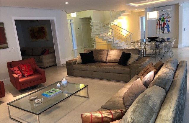 Luxurious villa with 6 suites in Jurerê Internacional Your Carnival is here !! in Jurerê Internacional