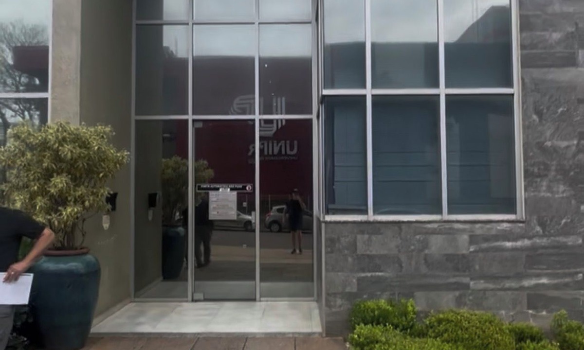Centro Apartment | What a show, you're going to love it!! Comfortable apartment 100m from JL Shopping Mall, opposite UNIPAR.