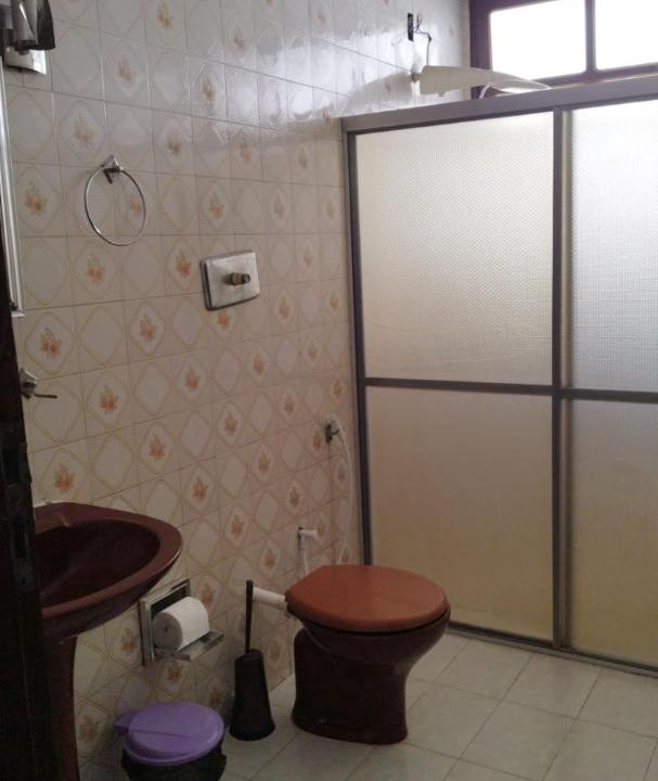 Jequie House | Pousada, suite com 3 vagas, garagem, próximo a rodoviária, auto check in