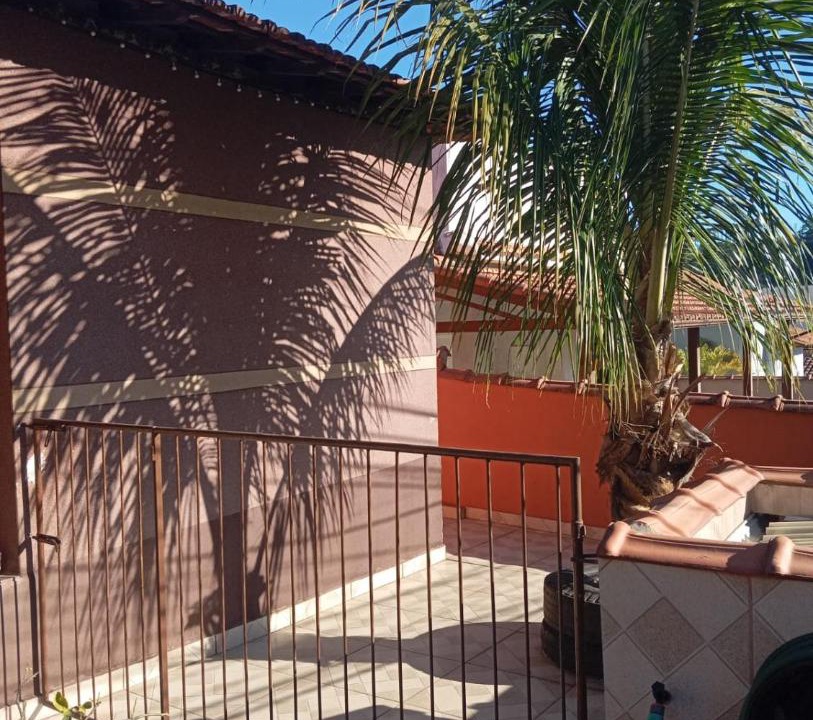 Valenca House | Costa Brasil Suítes I Entrada privativa e garagem