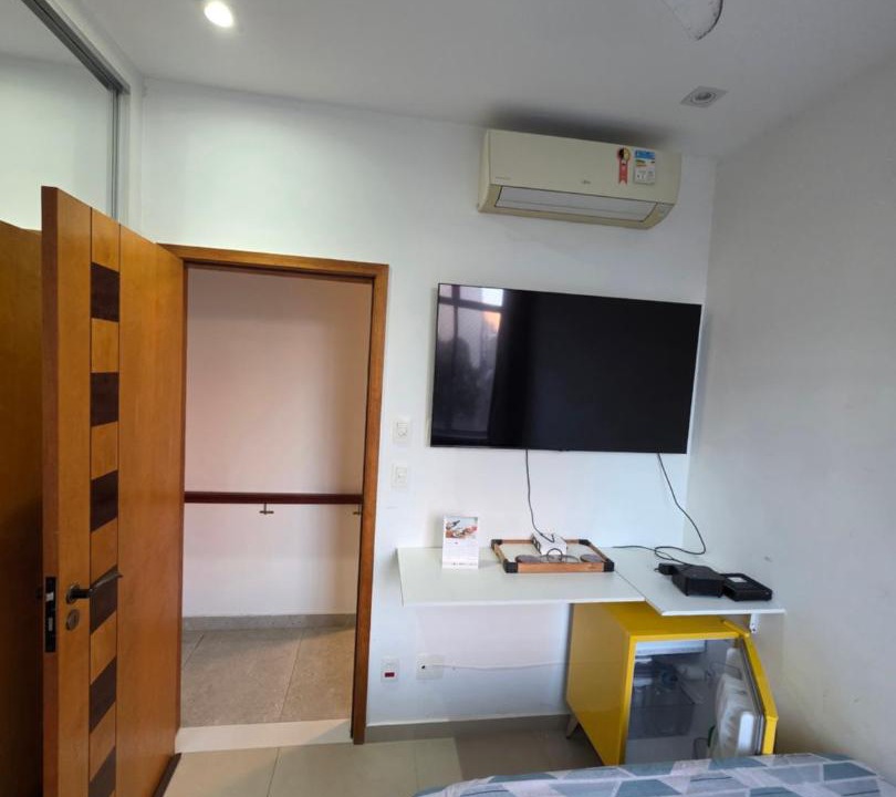 Ipanema House | SUÍTE c vista livre e pertíssima das PRAIAS IPANEMA LEBLON ARPOADOR COPACABANA e do CRISTO REDENTOR do BONDINHO PÃO DE AÇUCAR etc Chegando mais cedo que o Check-in do meio-dia, deixe suas malas e vá se divertir, idem no Check-out das 10h manhã