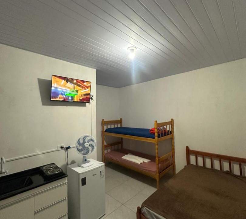 Paranagua Apartment | NOVO, Apto Completo com Cozinha, Banheiro privativo, Internet rápida e Estacionamento