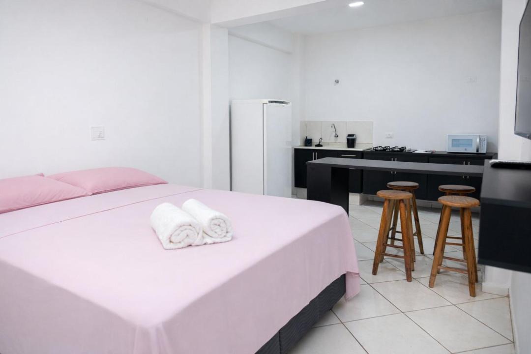 Presidente Prudente Apartment | Estúdio espaçoso com sacada e cama king no centro