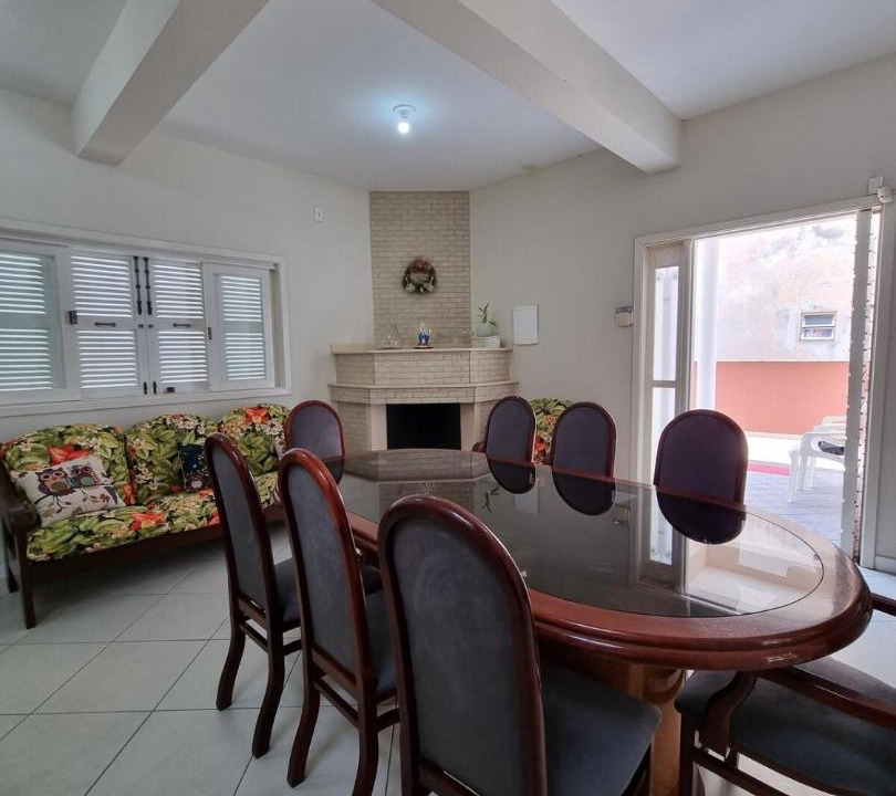 Itacolomi House | Casa de férias para 12 pessoas em Picarras e Beto Carrero