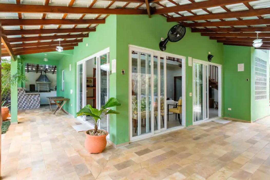 Maranduba House | Charmosa Casa em Condomínio com Piscina, Churrasqueira e Forno de Pizza a 1 Quadra da Praia do Sapê