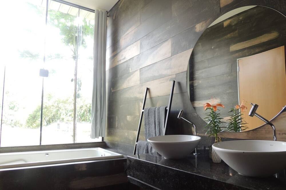 Photo of Bathroom in Arapongas