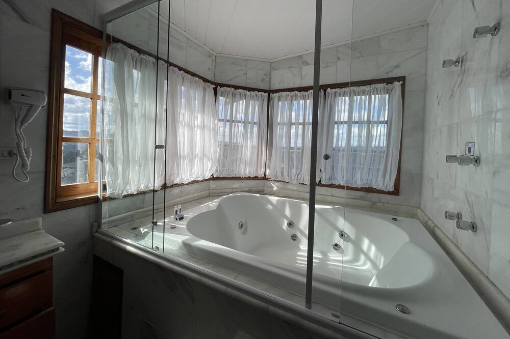 Photo of Bathroom in Vila Everest