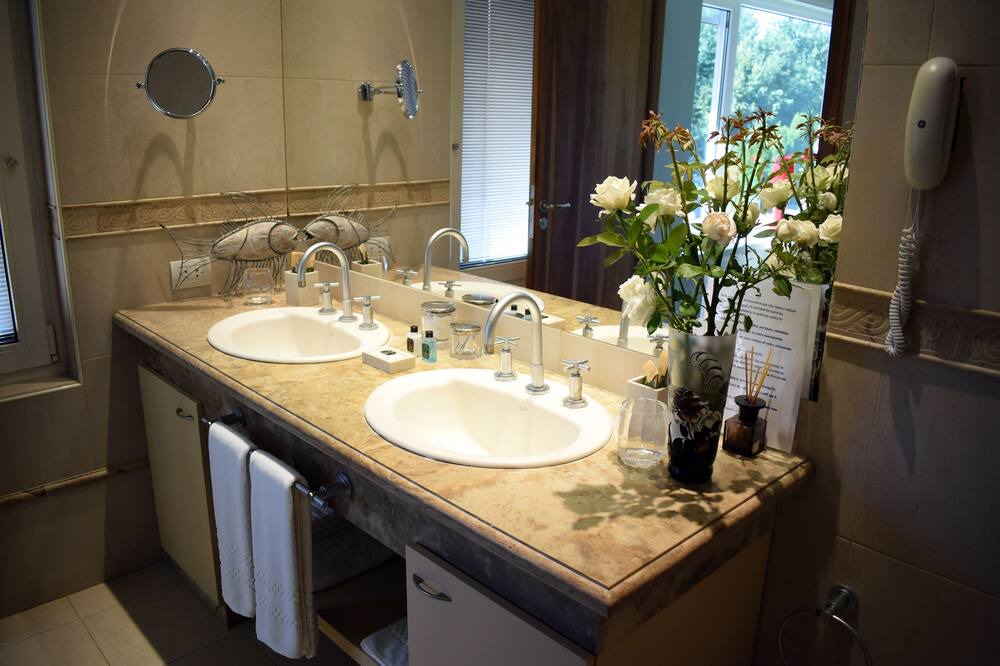 Photo of Bathroom in Vista Flores