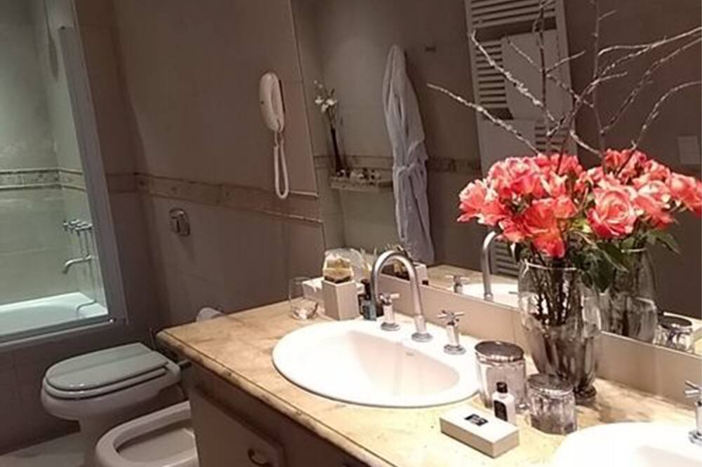Photo of Bathroom in Vista Flores