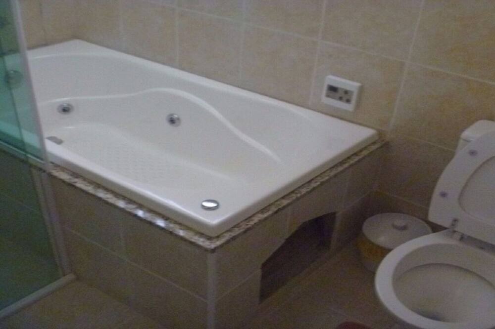 Photo of Bathroom in Igarata