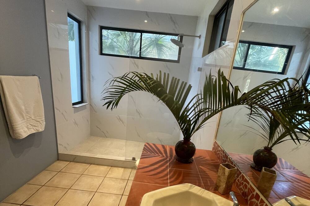 Photo of Bathroom in Banda del Rio Sali