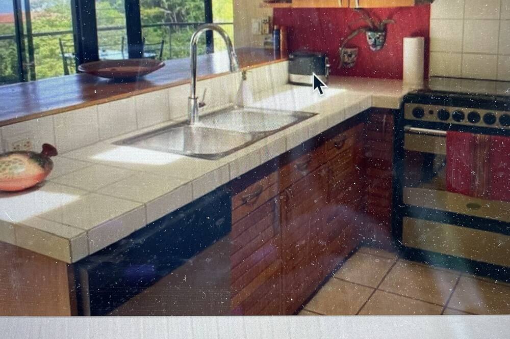 Photo of Kitchen in Banda del Rio Sali