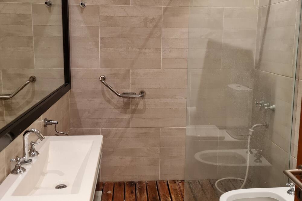Photo of Bathroom in Loma Verde