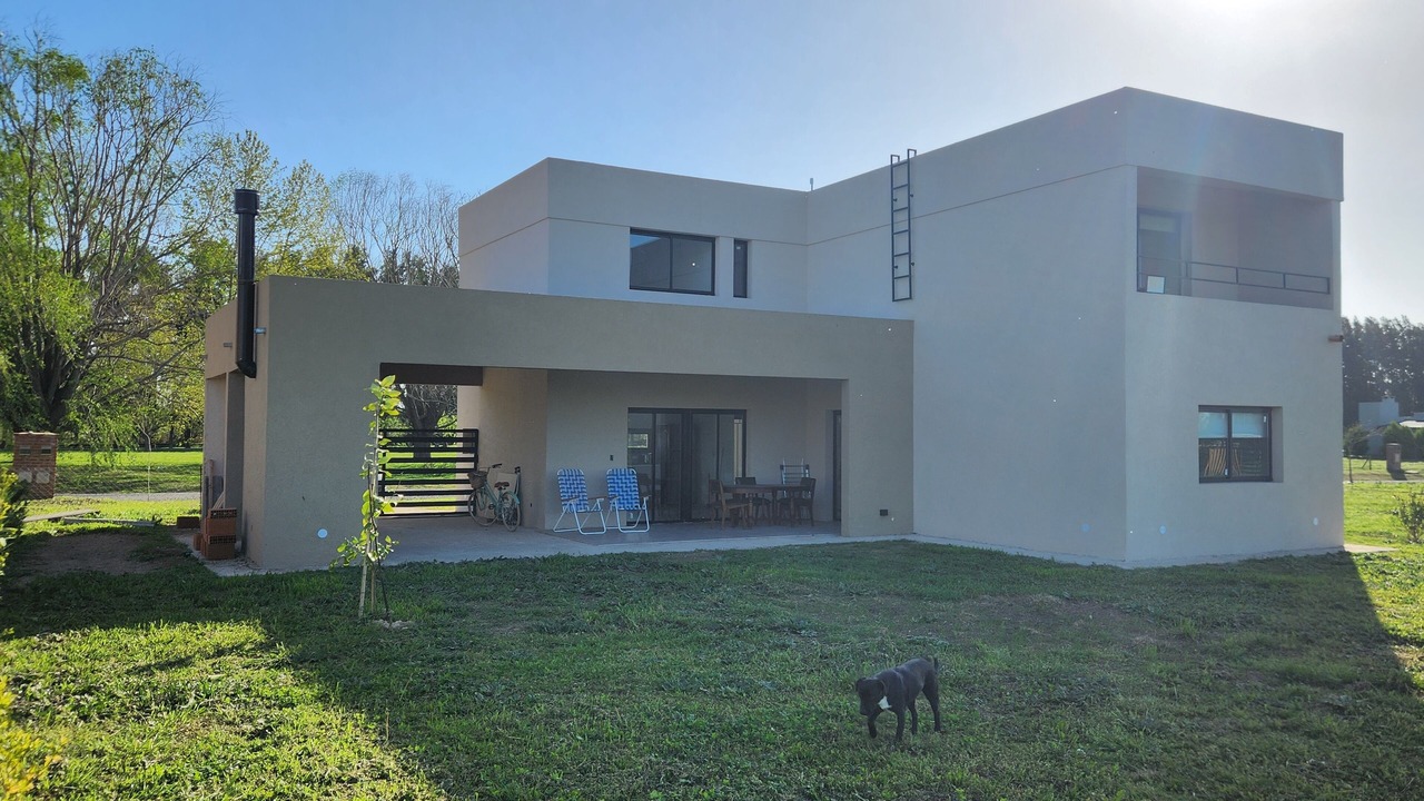 Photo of Outdoor in Pilar