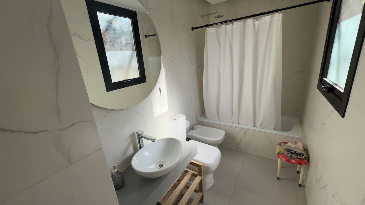 Photo of Bathroom in Flores