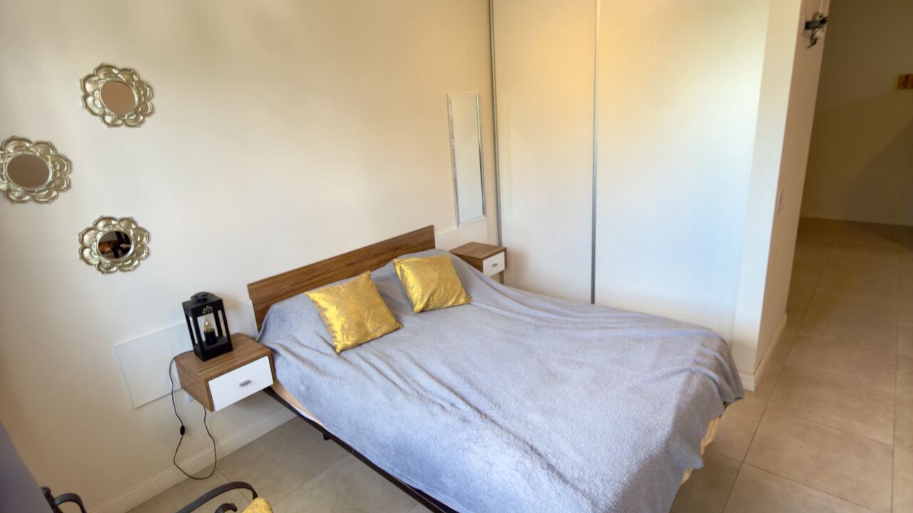 Photo of Bedroom in Flores