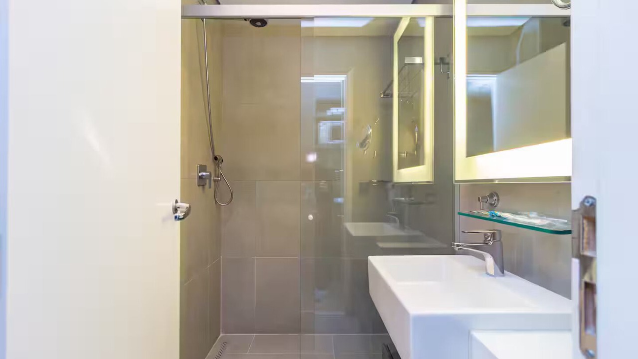 Photo of Bathroom in Alphaville Industrial