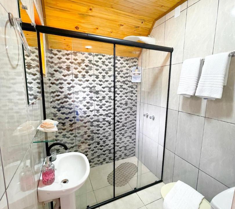 Photo of Bathroom in Camanducaia