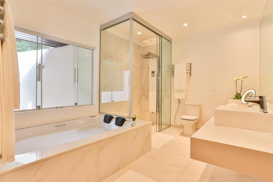 Photo of Bathroom in Vila Everest