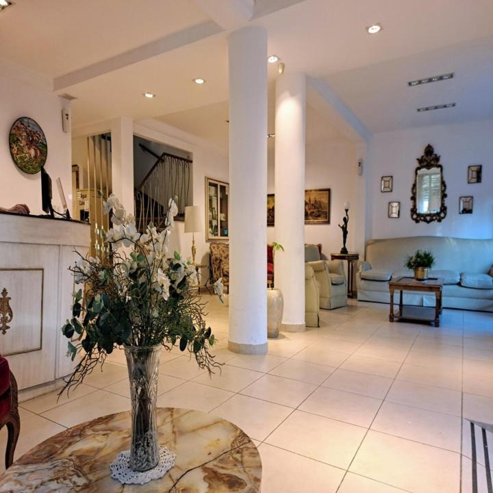 Photo of Others in La Perla