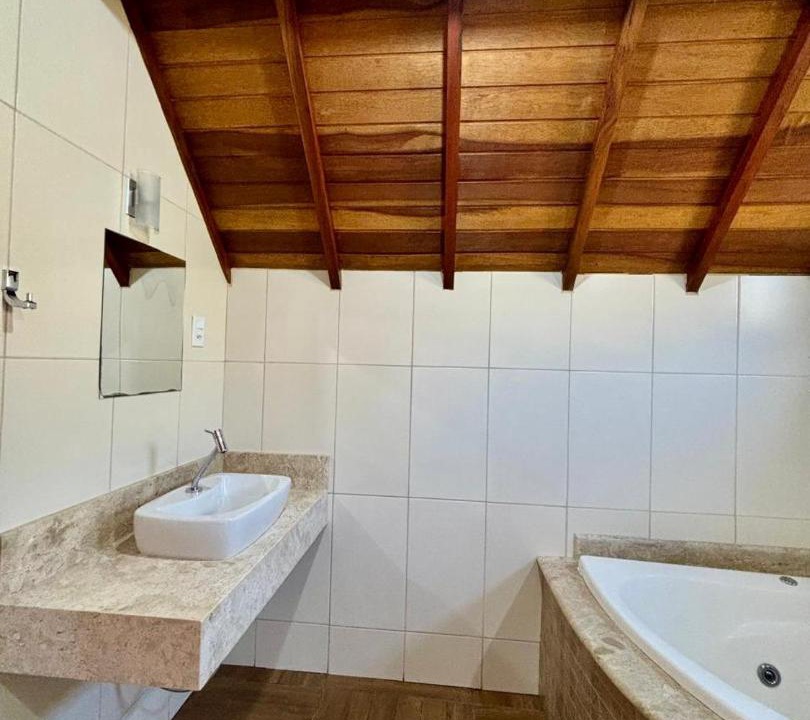 Photo of Bathroom in Camanducaia