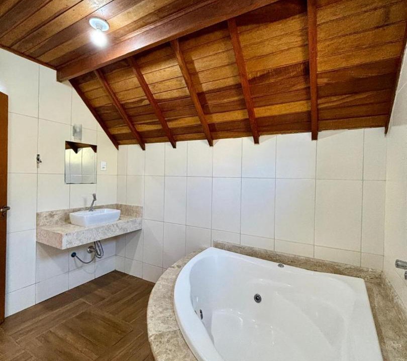Photo of Bathroom in Camanducaia