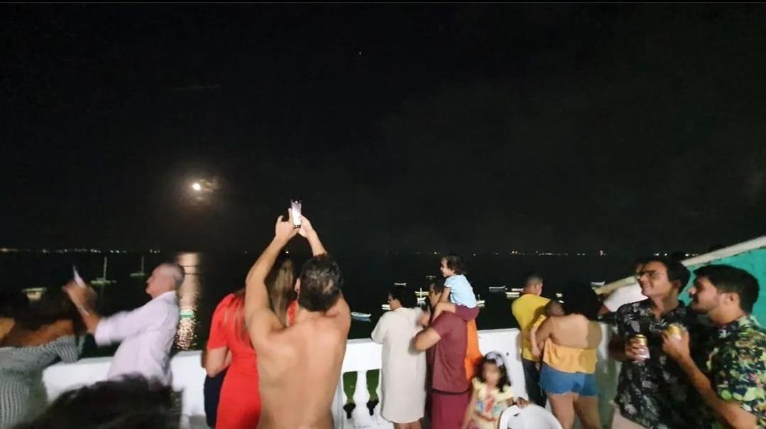 Photo of Human In Picture in Ribeira