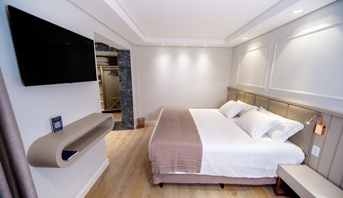 Premium Suite