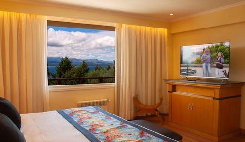 Suite, Lake View (Master)