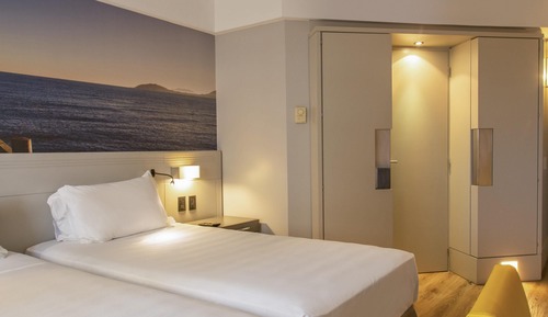 Standard Twin Room, 2 Twin Beds, Partial Ocean View