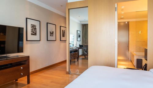 Deluxe Room, 1 King Bed, Garden View