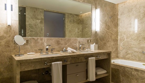 Executive Suite, 1 King Bed, Balcony