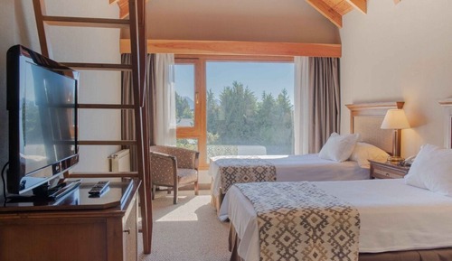 Family Room, Multiple Beds, Partial Lake View