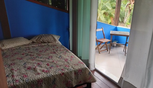 Quarto Casal Varanda, com banheiro externo.
