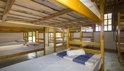 Cama em Dorm. compartilhado de 06 beliches ACD